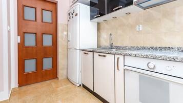 Køleskab, ovn, kogeplade, opvaskemaskine