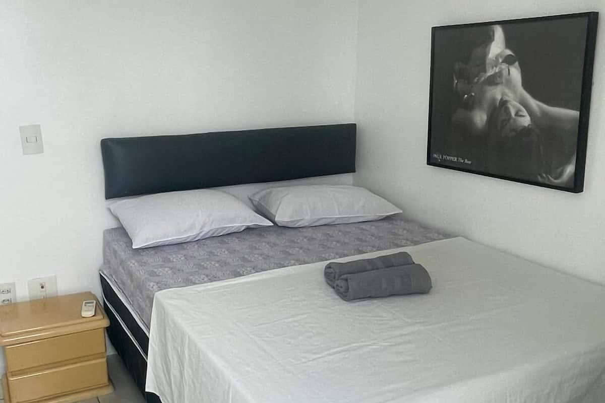 Tweepersoonskamer, 1 tweepersoonsbed, niet-roken, uitzicht op de stad | Gratis wifi, beddengoed