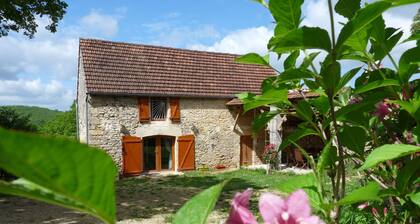 Old barn, 19th century. Natural setting, ideal Families with young children