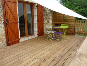 Outdoor dining - 19th-century barn. Calm, Nature. Close to the Dordogne tourist valley. (Saint-Aubin-De-Nabirat)