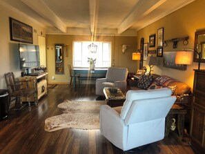 Smart TV, fireplace, video games, books