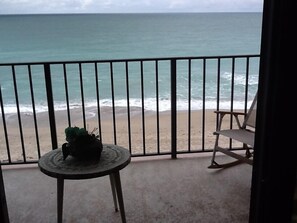 Property grounds - Oceanfront, beautiful panoramic 5th floor view. Minimum of one month rental. (Jensen Beach)