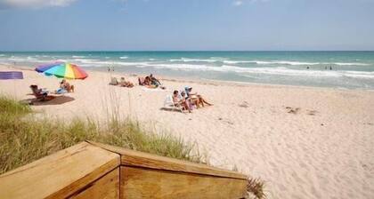 Oceanfront, beautiful panoramic 5th floor view. Minimum of one month rental.