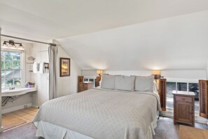 3 bedrooms, iron/ironing board, travel crib, free WiFi