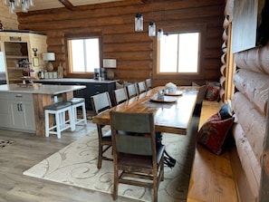 Dining - Luxury Lakefront Log Cabin with 4 En-Suite Master Bedrooms plus huge Bunk Room. (Grand Lake)