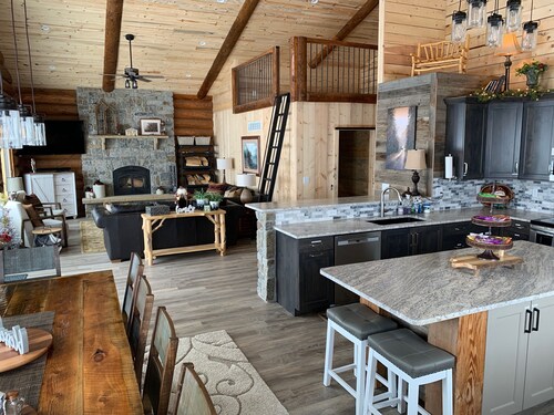 Luxury Lakefront Log Cabin with 4 En-Suite Master Bedrooms plus huge Bunk Room.