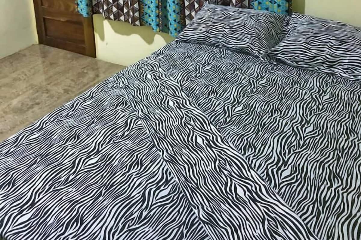 Basic Duplex, 1 Double Bed, Smoking, Partial Ocean View | 1 bedroom, in-room safe, desk, iron/ironing board