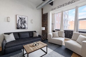 Unclassified image, 5 of 37, button