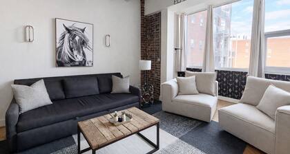 Downtown Music City Loft living! ~Steps to the Ryman and Broadway.