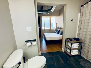 2 bedrooms, iron/ironing board, Internet, bed sheets