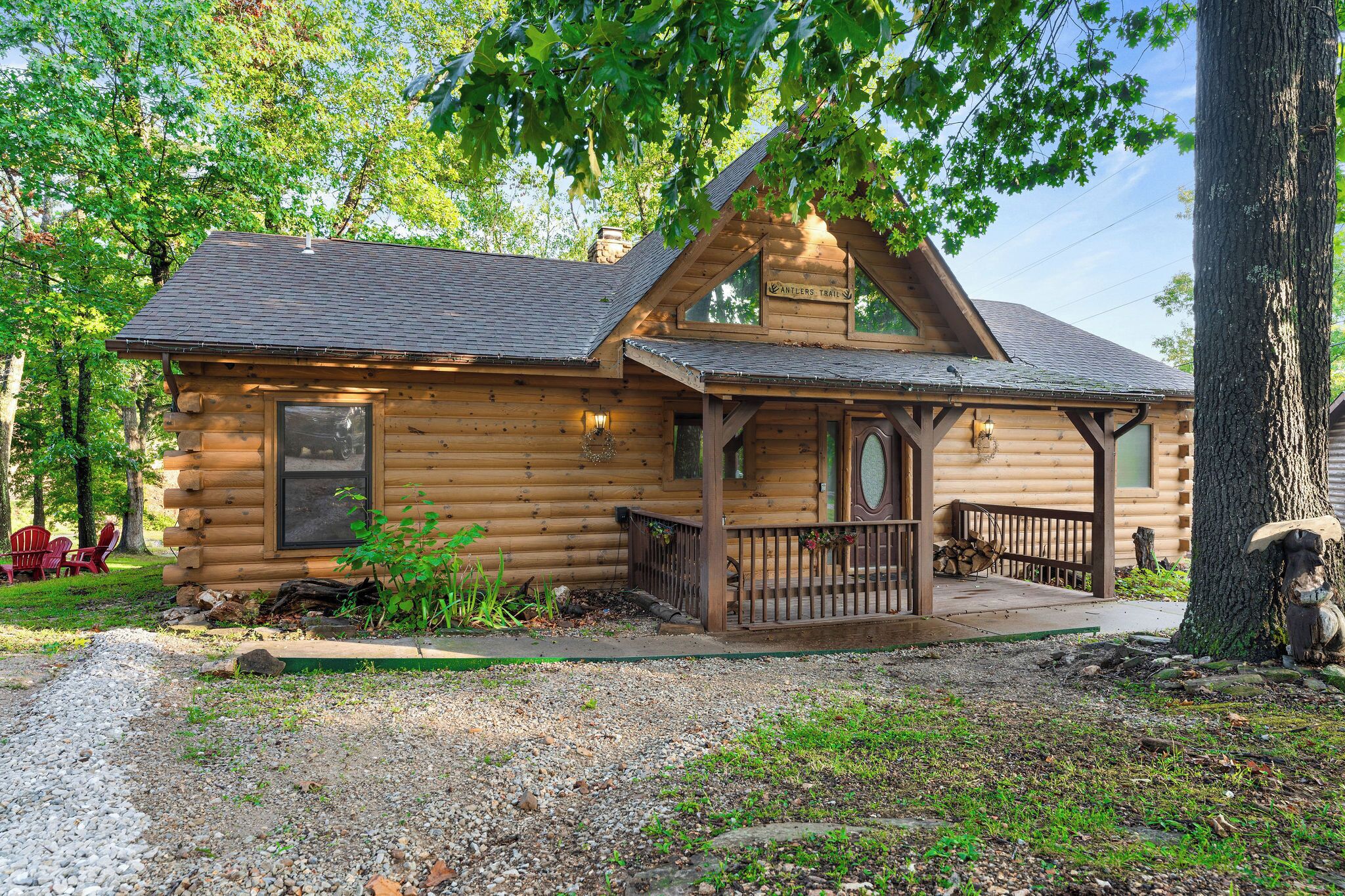 💚 Luxury 3 BR/2BA Real Log Cabin w/ Private Hot Tub/Multiple Pools/Fire Pit! 💚