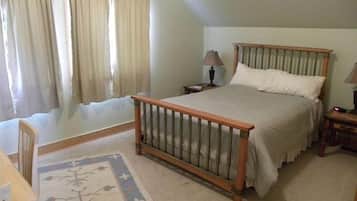 2 bedrooms, desk, iron/ironing board, travel crib