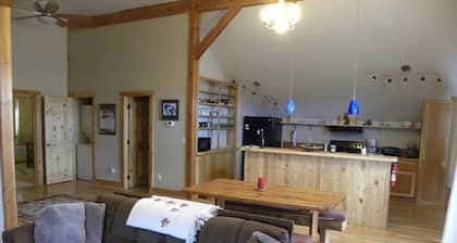 Amazing Teton Views near Yellowstone and GTNP. Hot Tub, Office, Sauna.