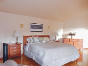 7 bedrooms, iron/ironing board, travel crib, free WiFi