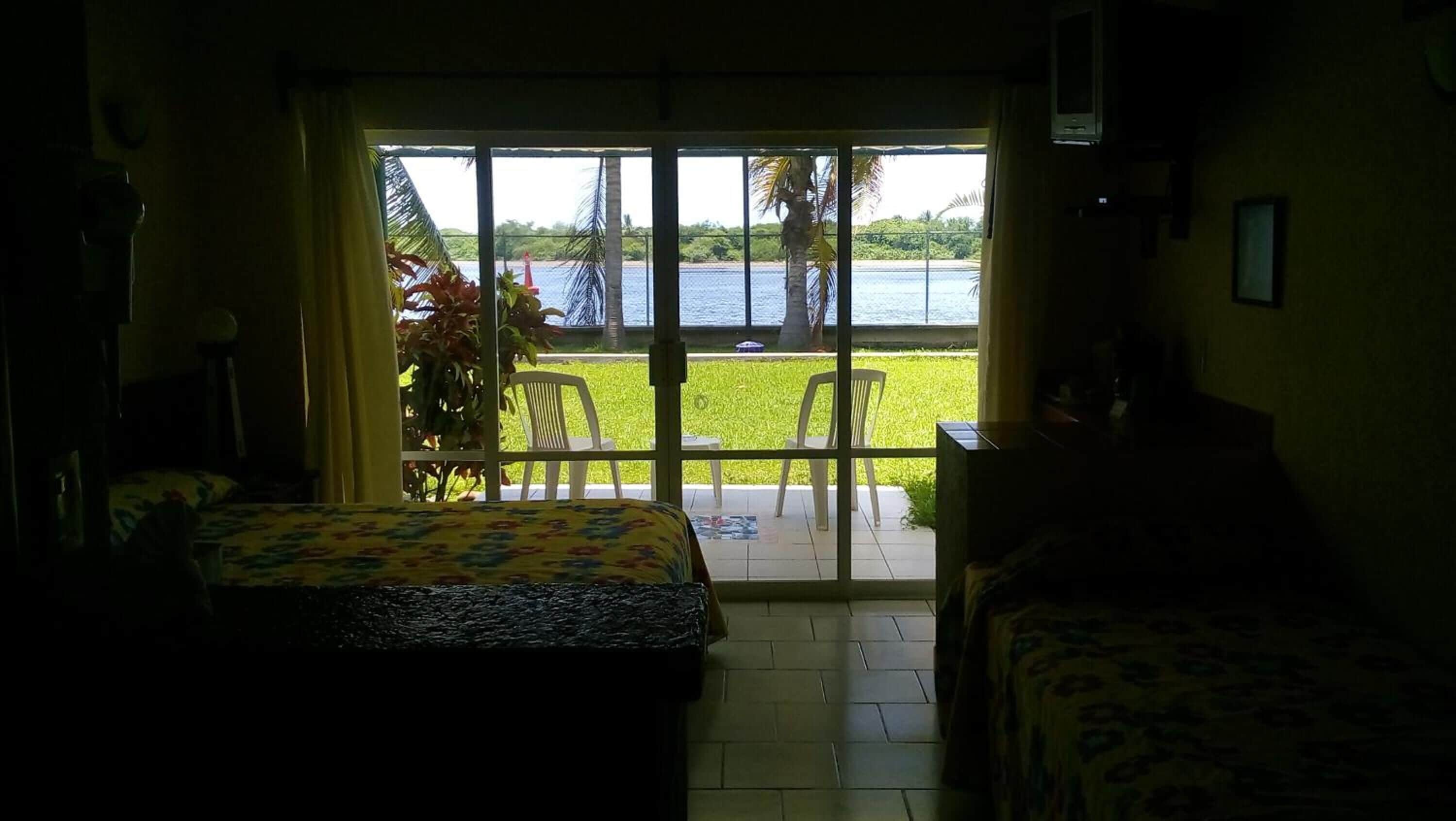 Caja de seguridad en la habitación, escritorio y cortinas blackout 