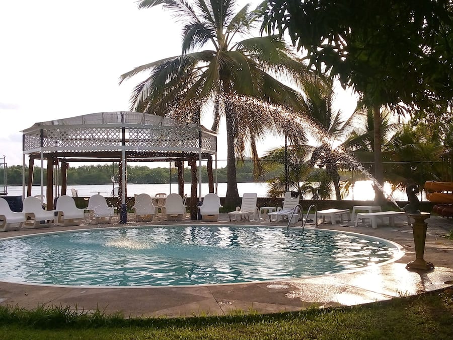 Hồ bơi ngoài trời, mở cửa từ 8:00 đến 21:00, dù/ô trên bãi biển/hồ bơi