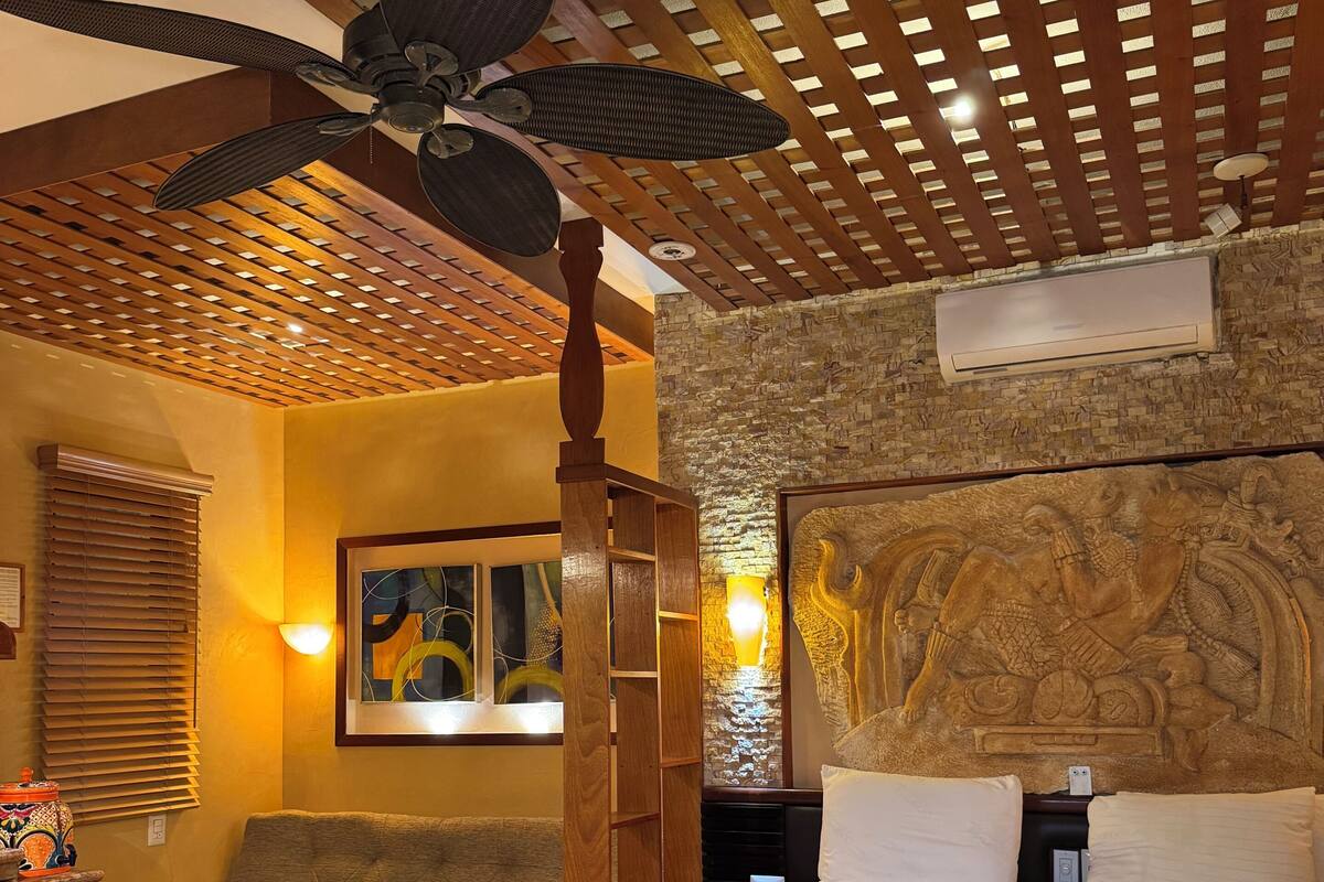 Junior Suite Café | 1 bedroom, premium bedding, in-room safe, soundproofing