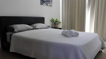 Deluxe Villa, 2 Bedrooms, Kitchen, Pool View | 2 bedrooms, bed sheets