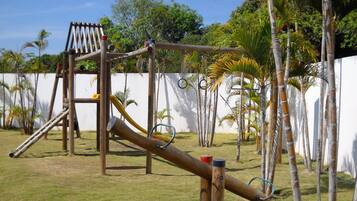 Children’s play area – outdoor