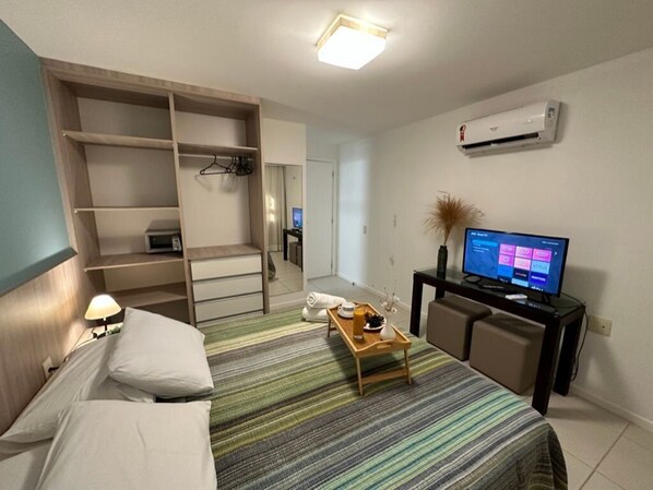 Superior Apartment | 3 bedrooms, blackout drapes, iron/ironing board, free WiFi