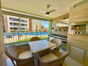 Deluxe Apartment | Outdoor dining - TERRAMARIS APARTMENTS RESORT (Aquiraz)