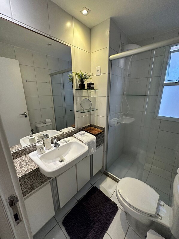 Deluxe Apartment, 3 Bedrooms, Balcony, Sea View | Bathroom | Designer toiletries, hair dryer, towels, soap