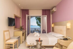 Standard Room, Sea View | Minibar, in-room safe, free WiFi, bed sheets - Porto Koukla Beach Hotel (Zakynthos)