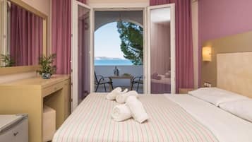 Standard Room, Sea View | Minibar, in-room safe, free WiFi, bed sheets