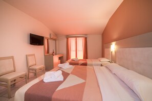 Comfort Triple Room | Minibar, in-room safe, free WiFi, bed sheets - Porto Koukla Beach Hotel (Zakynthos)