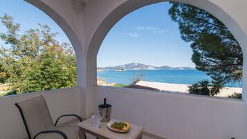 Kamar Standar, pemandangan laut | Minibar, brankas, Wi-Fi gratis, dan seprai linen