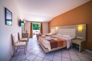 Comfort Triple Room | Minibar, in-room safe, free WiFi, bed sheets - Porto Koukla Beach Hotel (Zakynthos)