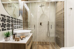 Apartment (2) | Bathroom | Shower, towels - Willa Sobiczkowa (Koscielisko)