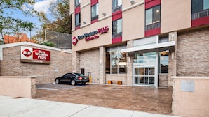 Front of property - Best Western Plus Stadium Inn (Bronx)