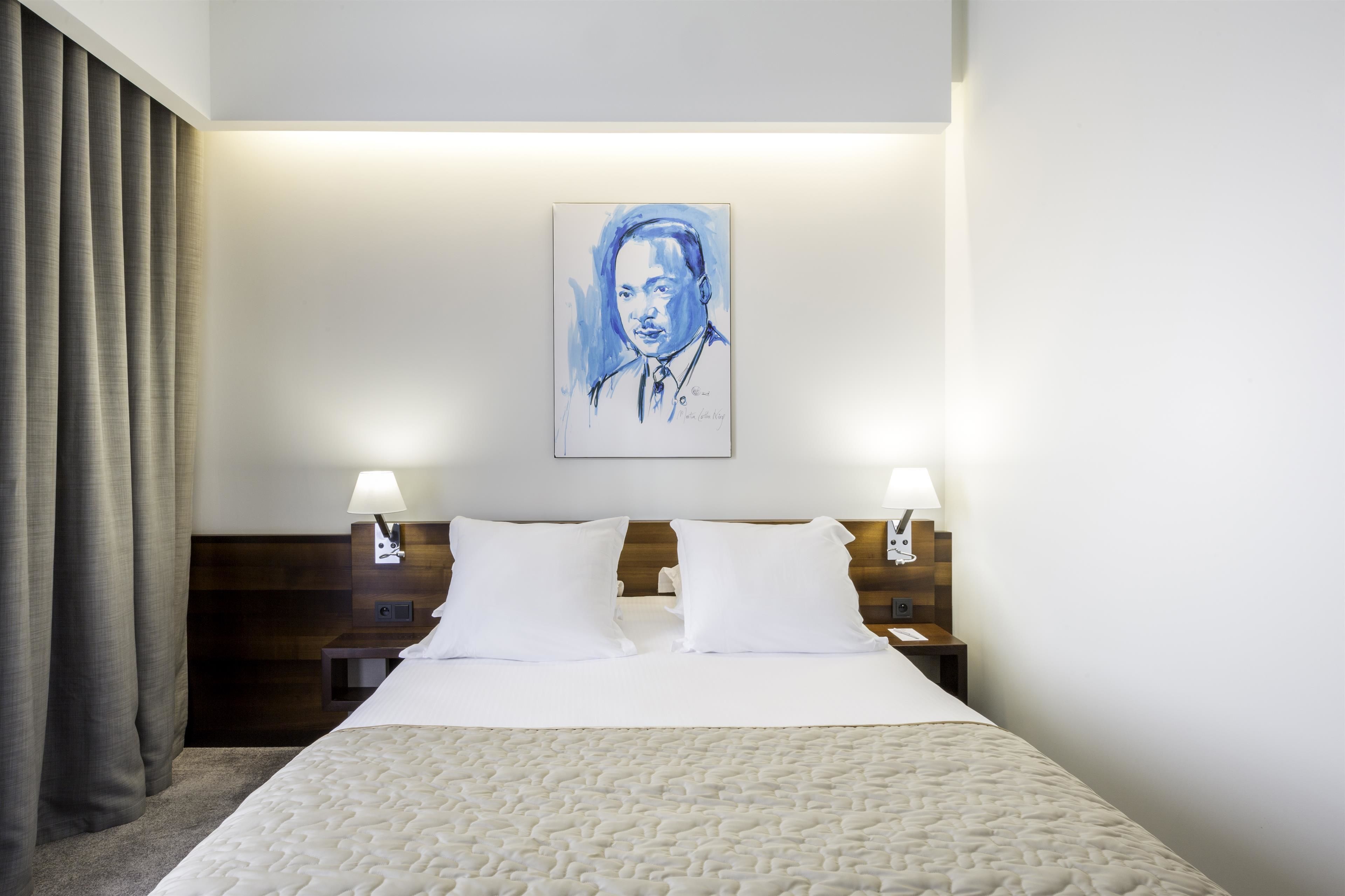 Camera Standard, 1 letto queen, non fumatori | Biancheria da letto di alta qualità, materassi a doppio strato, minibar