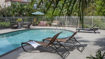 Outdoor pool, pool umbrellas, sun loungers