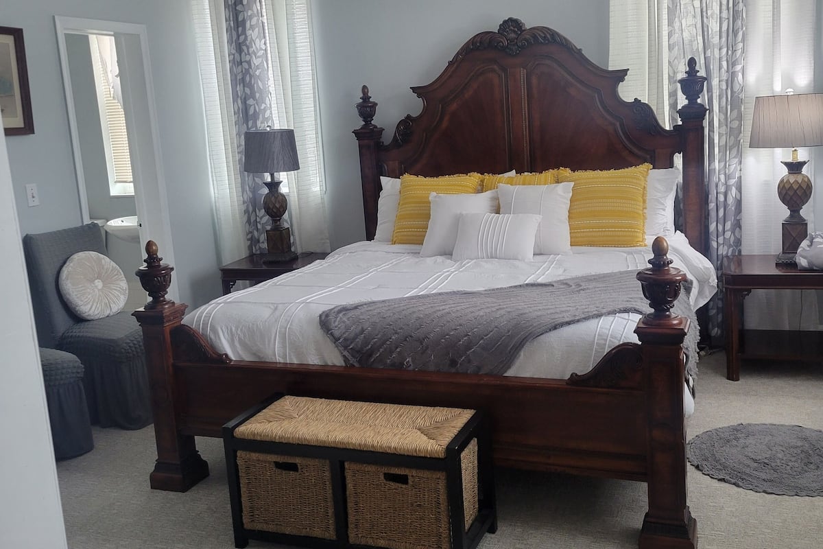 Superior Single Room | Iron/ironing board, WiFi (free), individually decorated