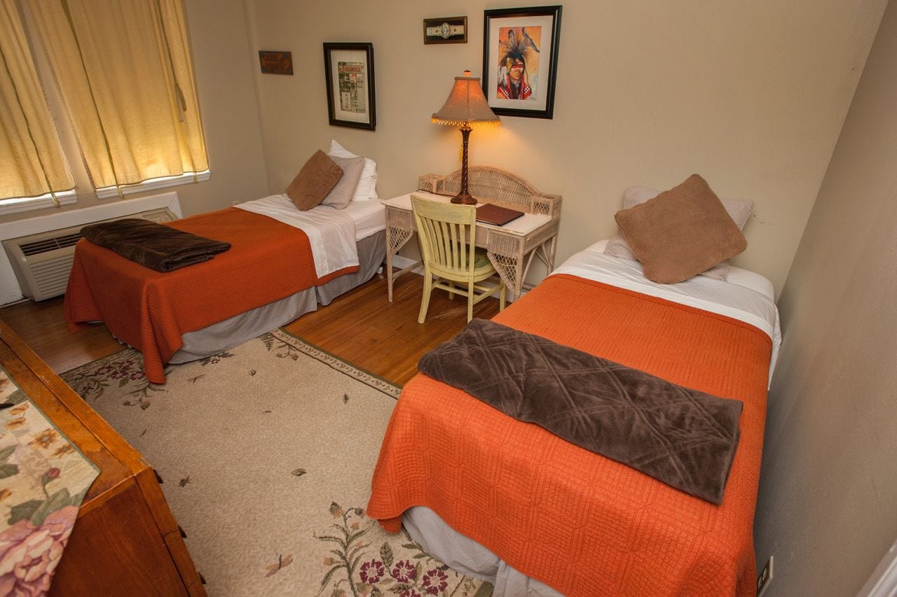 family suite, multiple beds, non smoking | individually decorated, individually furnished, iron/ironing board