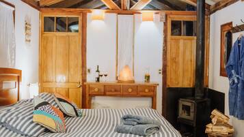 Cabane, 1 chambre, côté montagne | 3 chambres, couette en duvet d'oie, décoration personnalisée