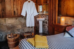 Cabane, 2 chambres, cuisine, vue montagne | 3 chambres, couette en duvet d'oie, décoration personnalisée