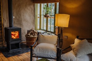 Cabin, 3 Bedrooms, Terrace, Mountain View | Living room | TV, fireplace