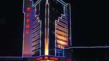 Mặt tiền nơi lưu trú - ban đêm