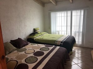 ベーシック ハウス 2 ベッドルーム バリアフリー 喫煙可 | 2 室のベッドルーム、ベッドシーツ