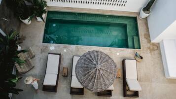 Outdoor pool, open 9:00 AM to 10:00 PM, pool umbrellas, sun loungers