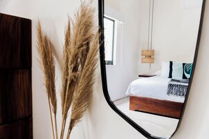 Junior Suite | 고급 침구, 객실 내 금고, 각각 다른 스타일의 인테리어, 각각 다르게 가구 비치