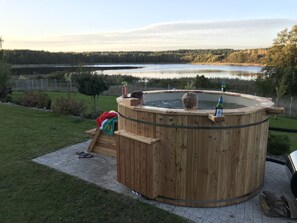 Luxury Cabin, Multiple Beds, Hot Tub, Lakeside | Jetted tub - Dom nad jeziorem (gmina Rogowo)