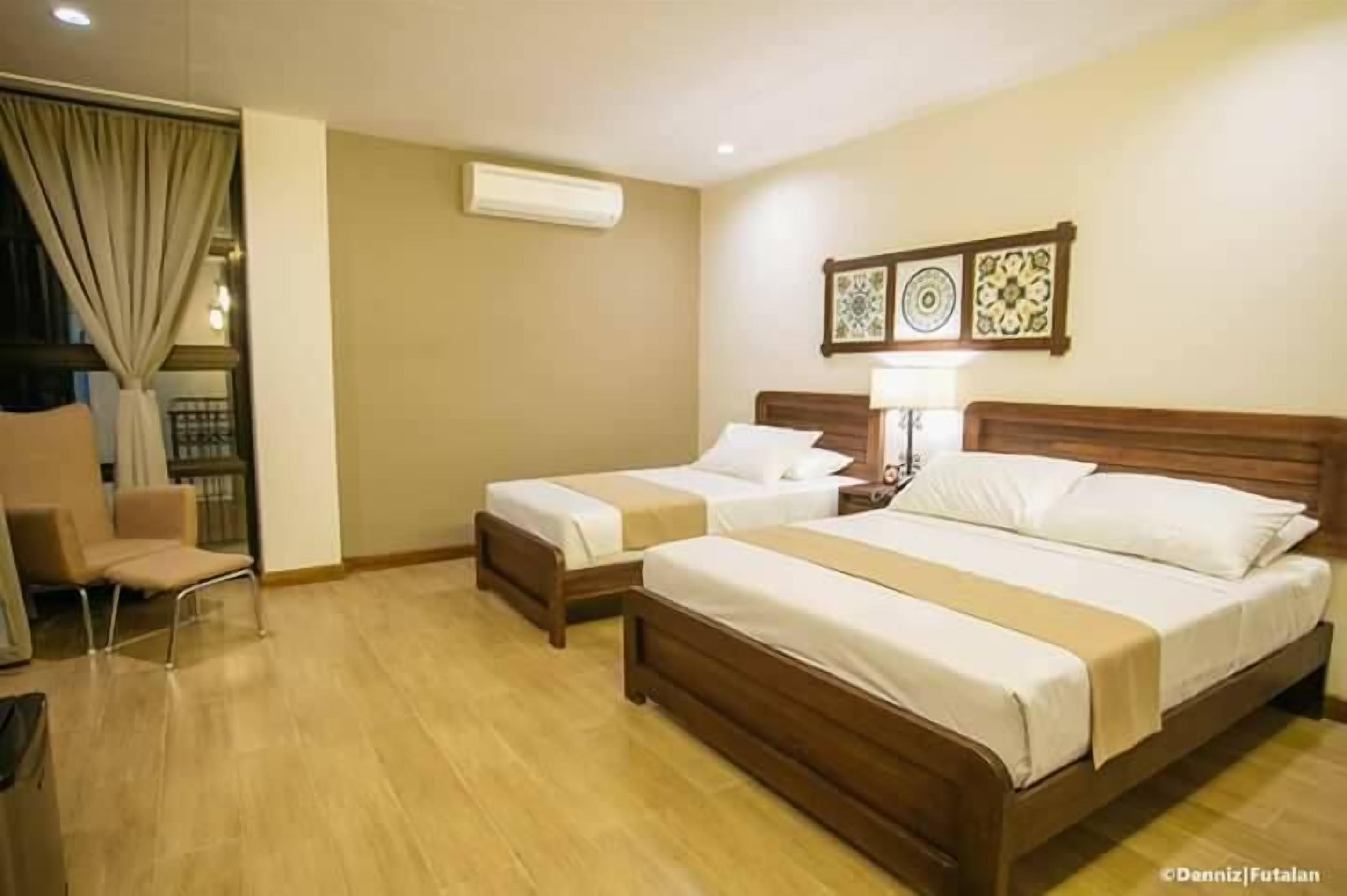 family room | premium bedding, individually decorated, desk, laptop workspace