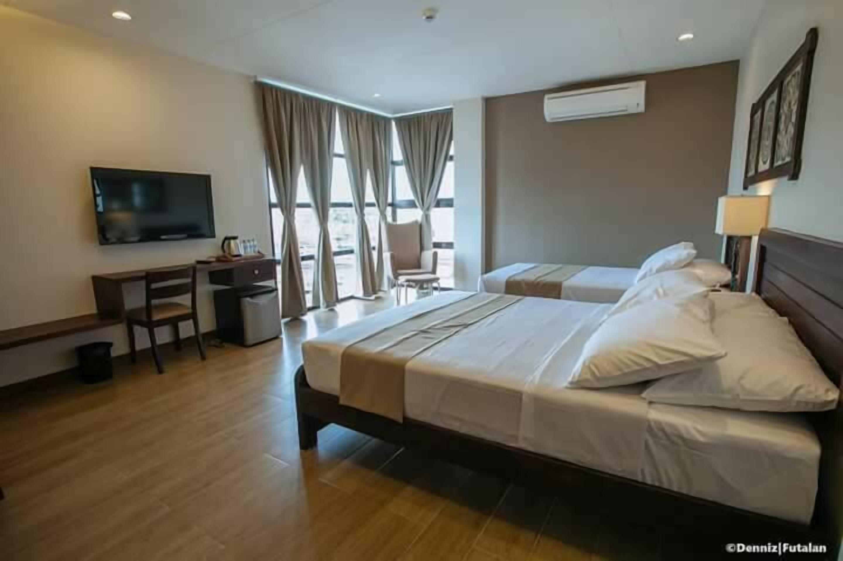 family room | premium bedding, individually decorated, desk, laptop workspace