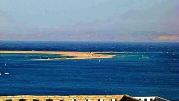 Comfort Villa, 3 Bedrooms | Beach/ocean view