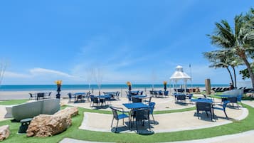 2 restaurants, breakfast, lunch served; local and international cuisine