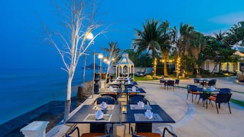 2 restaurants, breakfast, lunch served; local and international cuisine